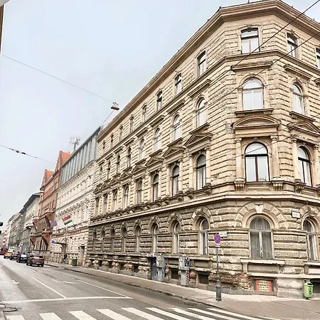 Апартаменты Izabella Downtown Delight *