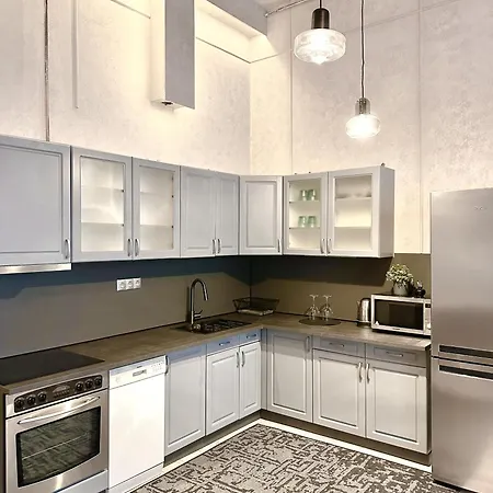 Izabella Downtown Delight Apartment